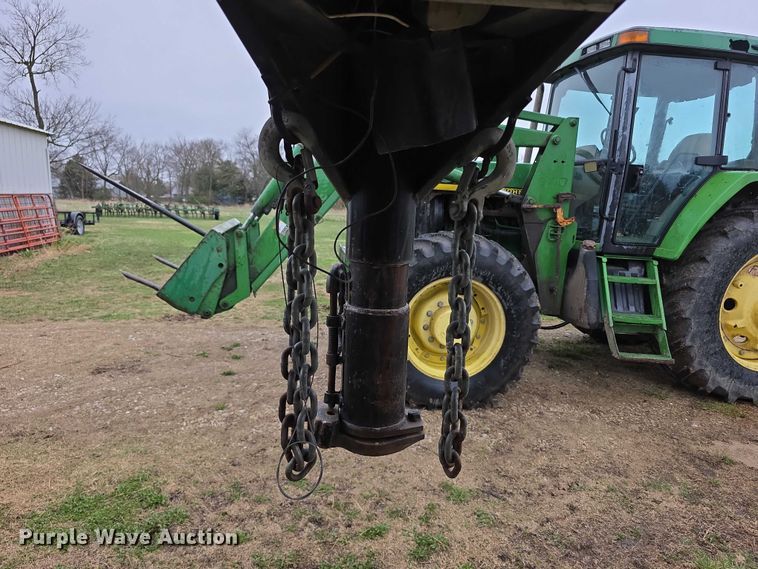 image for item FI0928 2002 Liberty livestock trailer