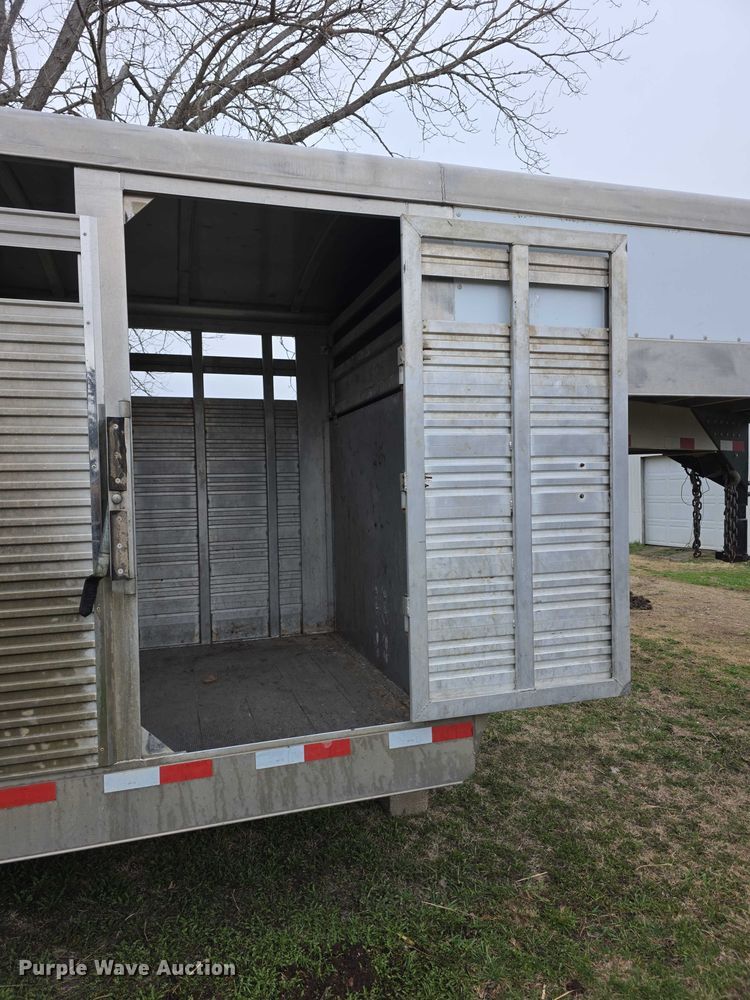 image for item FI0928 2002 Liberty livestock trailer