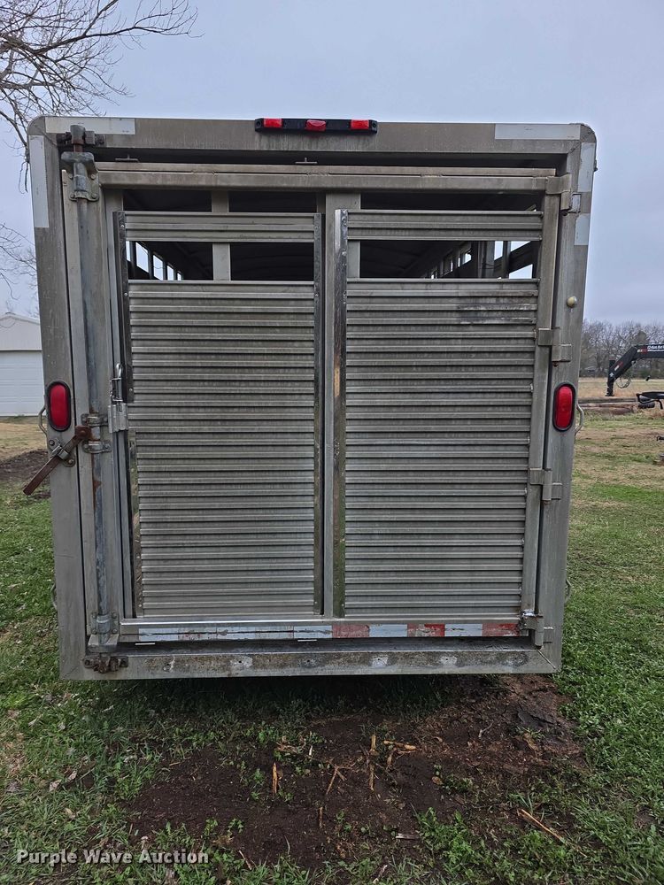 image for item FI0928 2002 Liberty livestock trailer