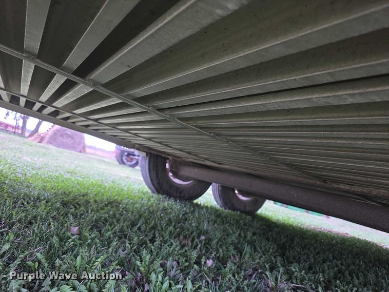 image for item FI0928 2002 Liberty livestock trailer