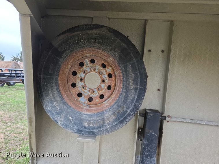 image for item FI0928 2002 Liberty livestock trailer