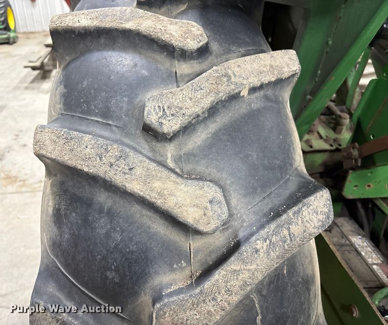 image for item FK1522 1991 John Deere 2955 tractor