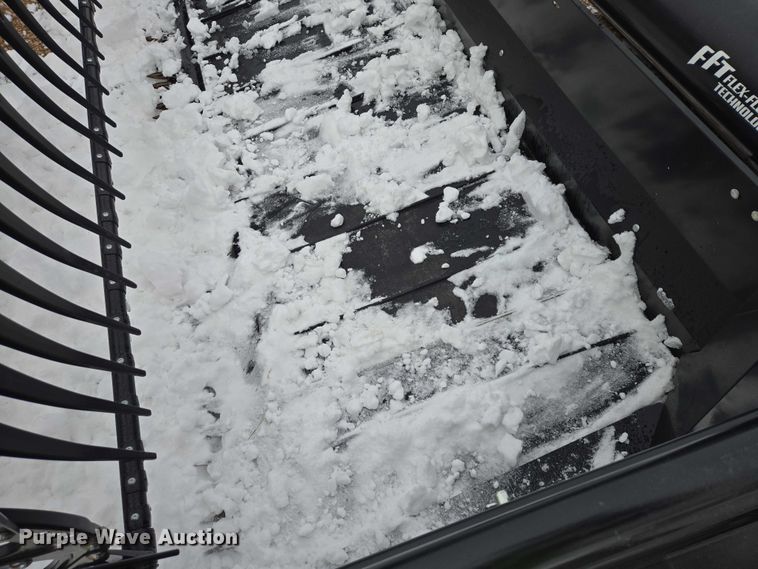 image for item YA2861 2020 MacDon FD145 flex draper head