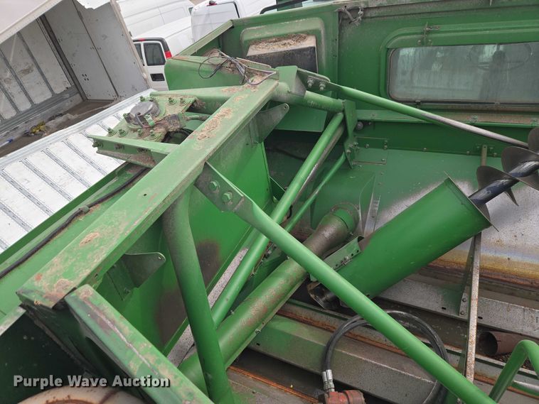 image for item YA2925 1994 John Deere 9600 RWA combine