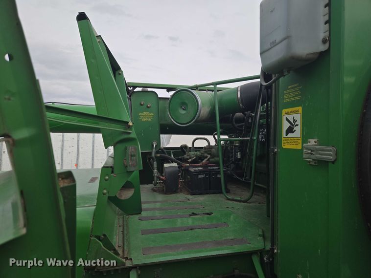 image for item YA2925 1994 John Deere 9600 RWA combine