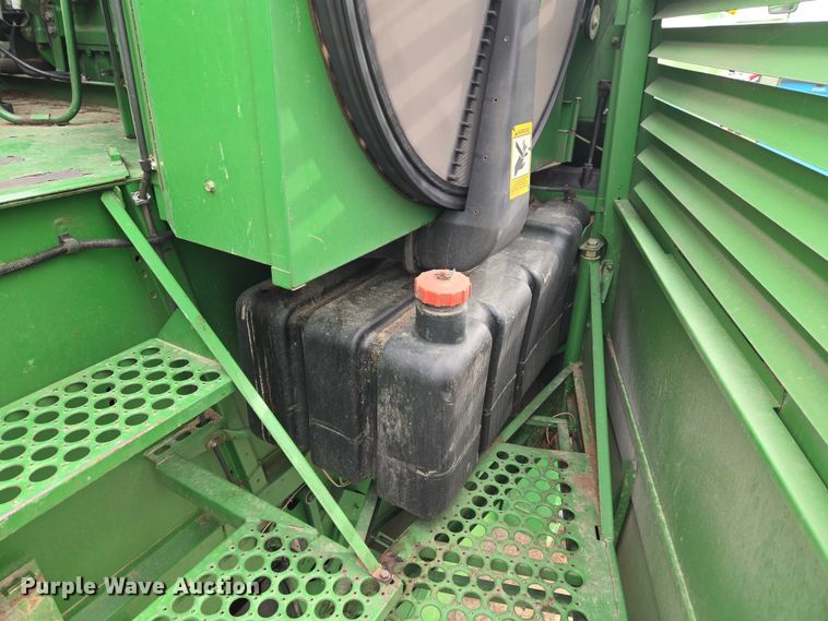image for item YA2925 1994 John Deere 9600 RWA combine