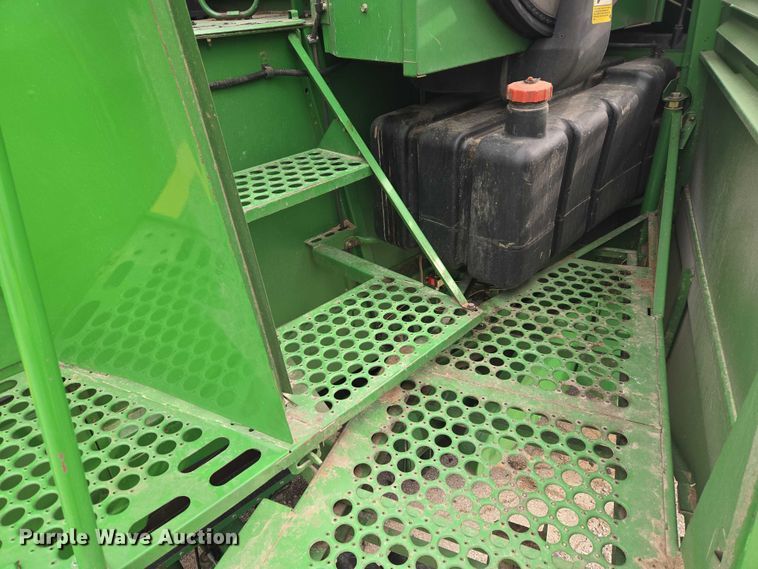 image for item YA2925 1994 John Deere 9600 RWA combine