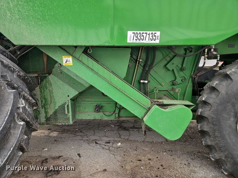 image for item YA2925 1994 John Deere 9600 RWA combine