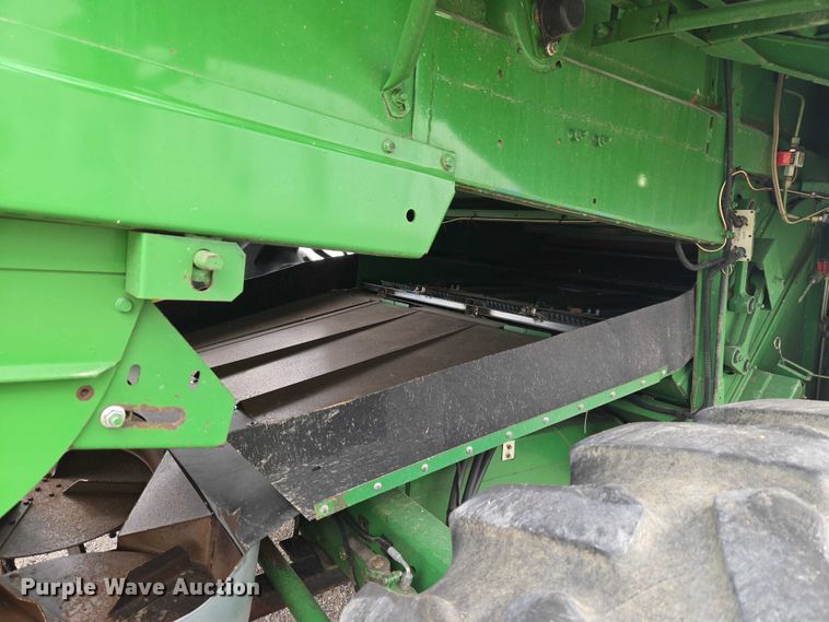 image for item YA2925 1994 John Deere 9600 RWA combine