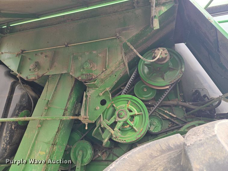 image for item YA2925 1994 John Deere 9600 RWA combine