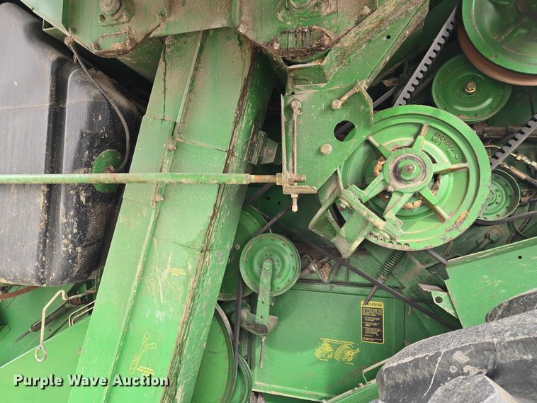 image for item YA2925 1994 John Deere 9600 RWA combine