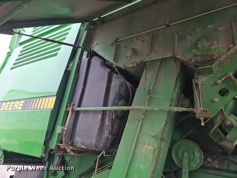 image for item YA2925 1994 John Deere 9600 RWA combine