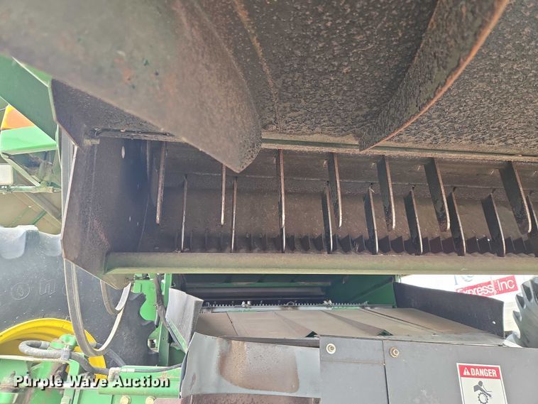 image for item YA2925 1994 John Deere 9600 RWA combine