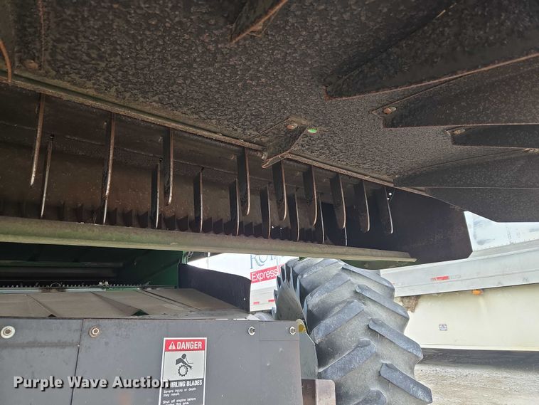 image for item YA2925 1994 John Deere 9600 RWA combine