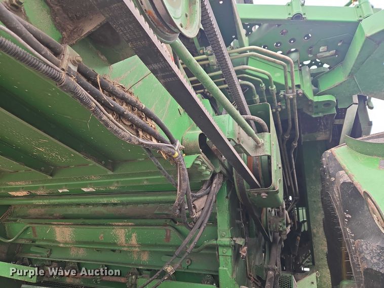 image for item YA2925 1994 John Deere 9600 RWA combine