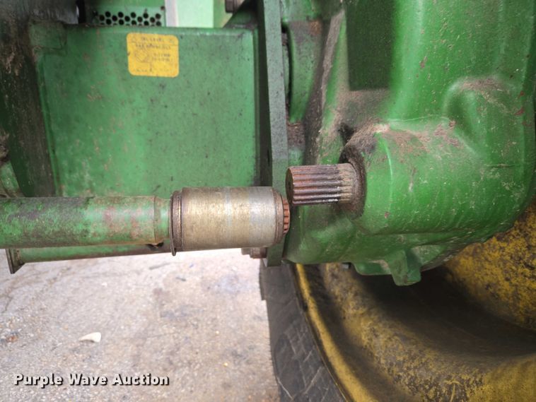 image for item YA2925 1994 John Deere 9600 RWA combine