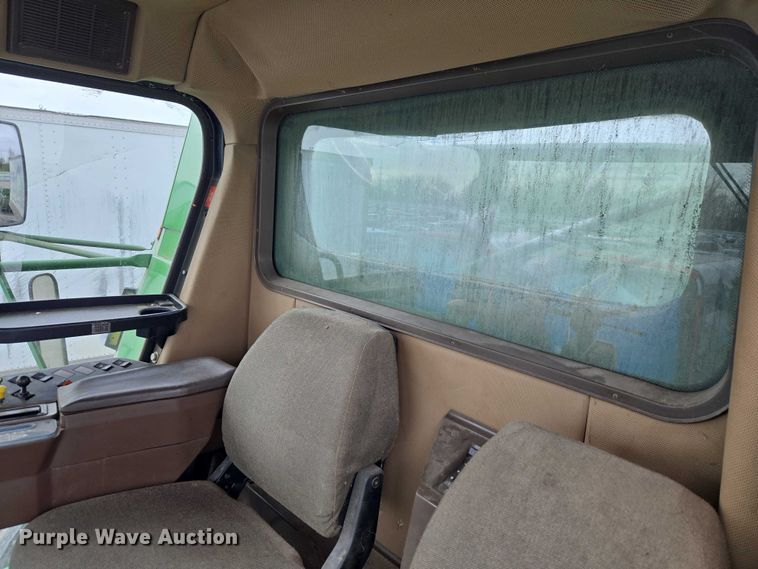 image for item YA2925 1994 John Deere 9600 RWA combine