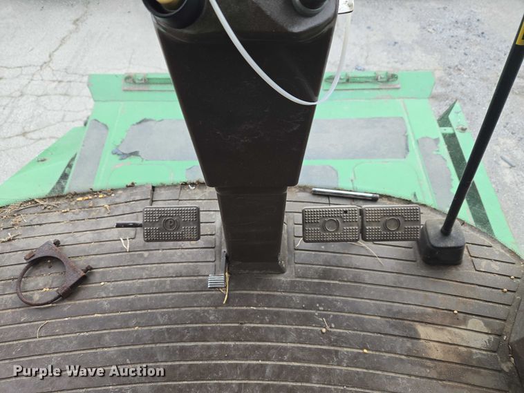 image for item YA2925 1994 John Deere 9600 RWA combine