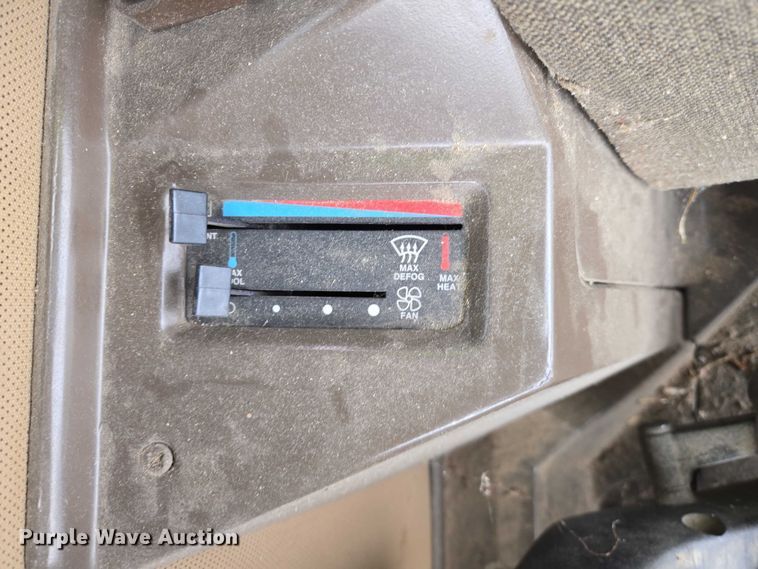 image for item YA2925 1994 John Deere 9600 RWA combine