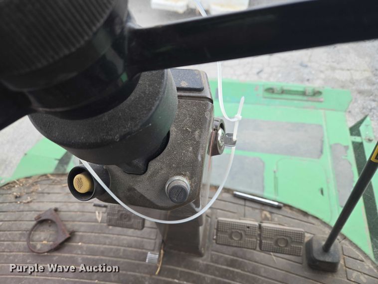 image for item YA2925 1994 John Deere 9600 RWA combine