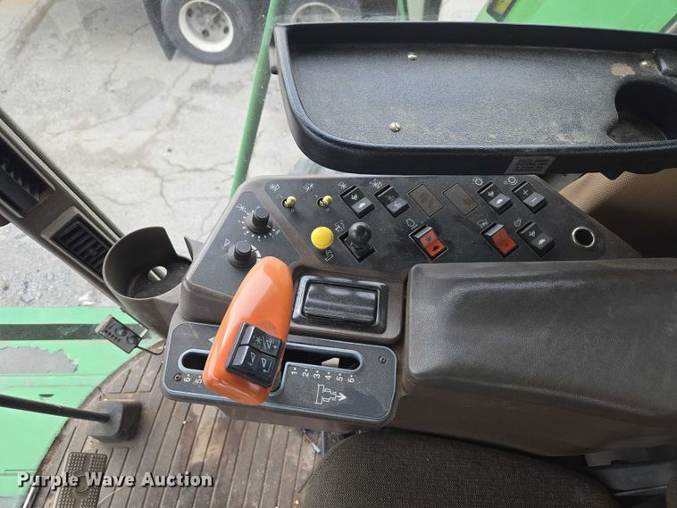 image for item YA2925 1994 John Deere 9600 RWA combine