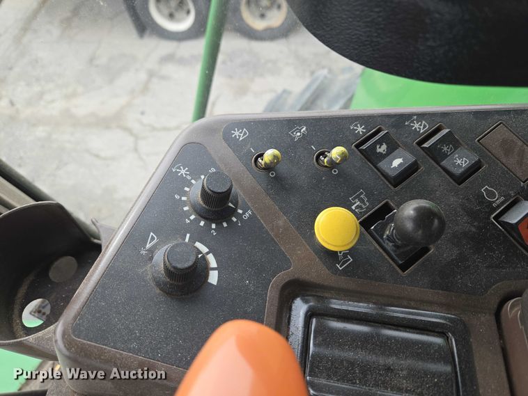 image for item YA2925 1994 John Deere 9600 RWA combine