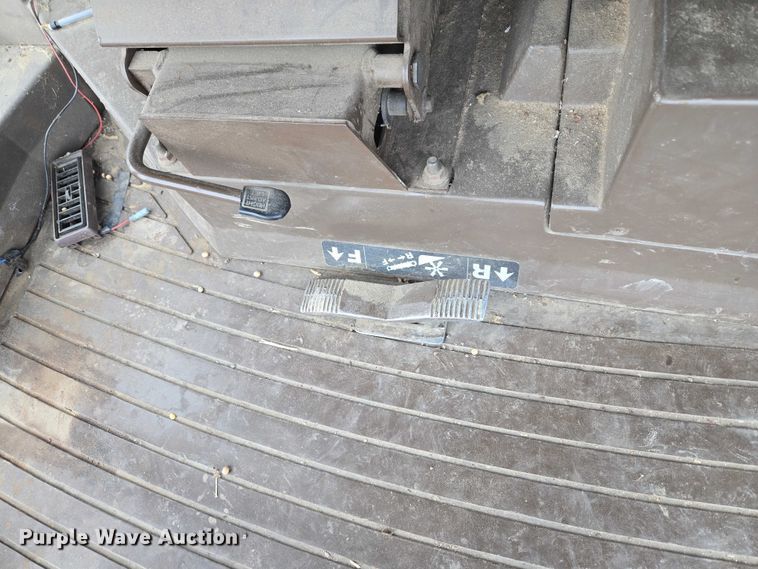 image for item YA2925 1994 John Deere 9600 RWA combine