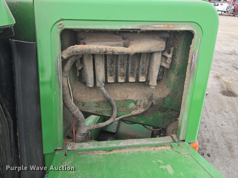 image for item YA2925 1994 John Deere 9600 RWA combine