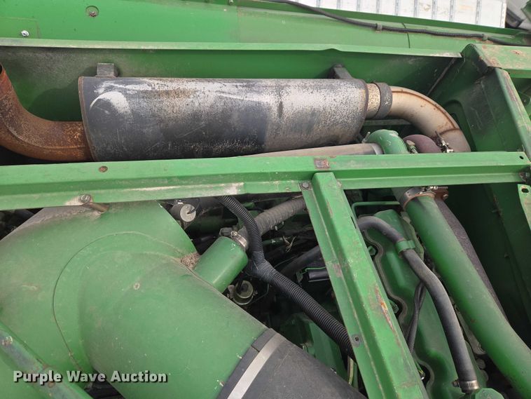 image for item YA2925 1994 John Deere 9600 RWA combine
