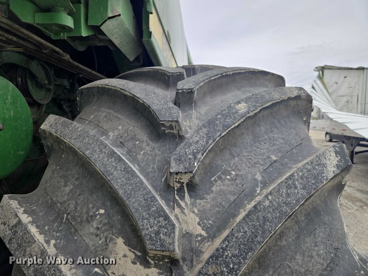 image for item YA2925 1994 John Deere 9600 RWA combine