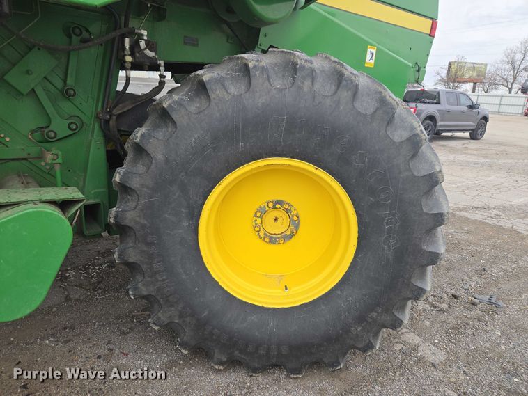 image for item YA2925 1994 John Deere 9600 RWA combine