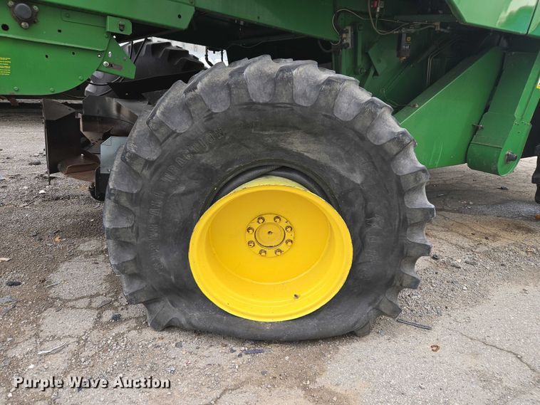 image for item YA2925 1994 John Deere 9600 RWA combine