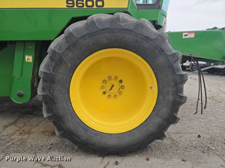 image for item YA2925 1994 John Deere 9600 RWA combine