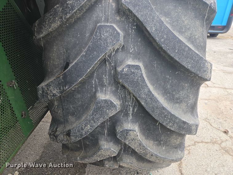 image for item YA2925 1994 John Deere 9600 RWA combine