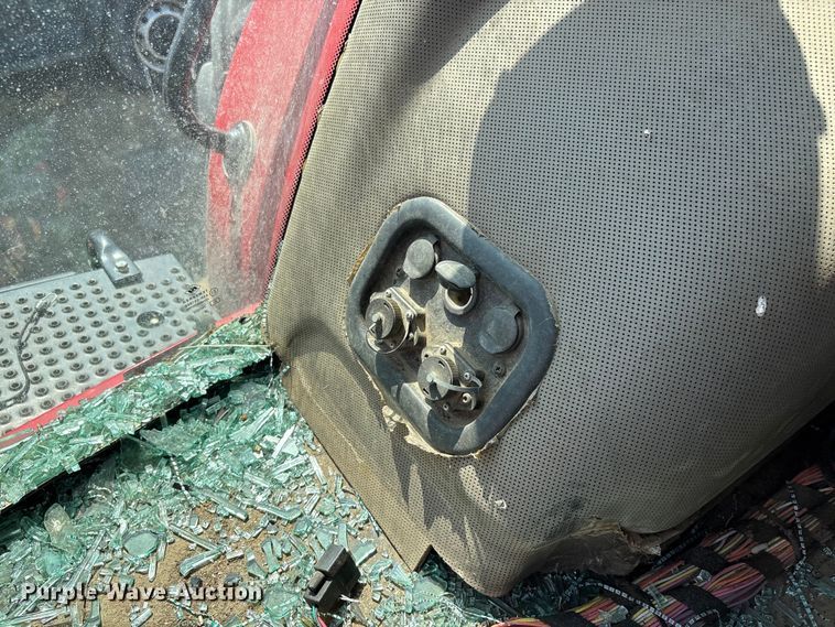 image for item YA2973 2016 Case IH Magnum 310 MFWD tractor