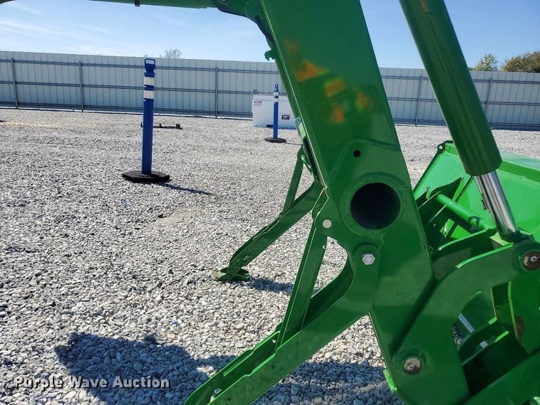 image for item YA2985 2020 John Deere 520M loader