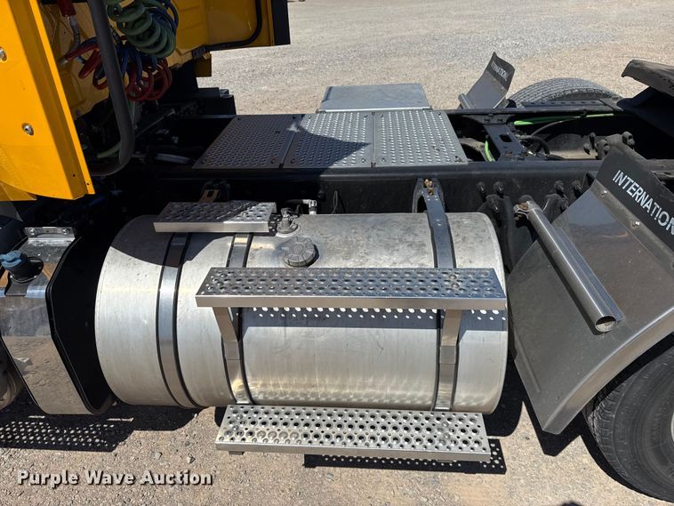 image for item DR1035 2021 International LT625 semi truck