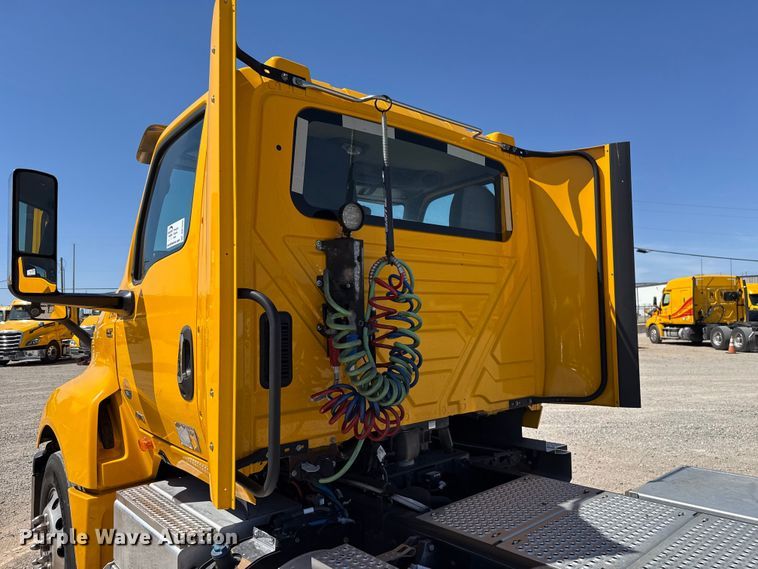 image for item DR1035 2021 International LT625 semi truck