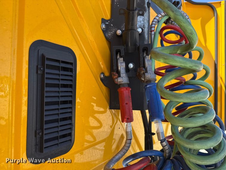 image for item DR1035 2021 International LT625 semi truck