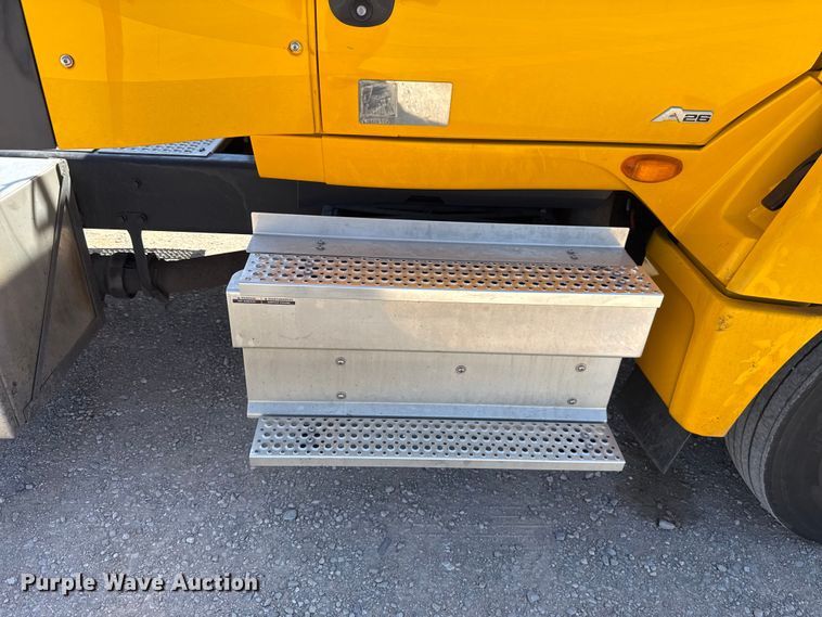 image for item DR1035 2021 International LT625 semi truck