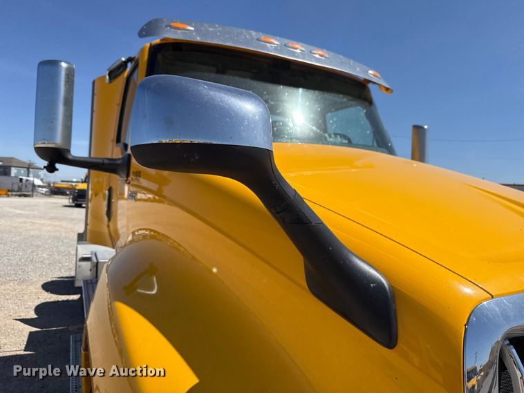 image for item DR1035 2021 International LT625 semi truck