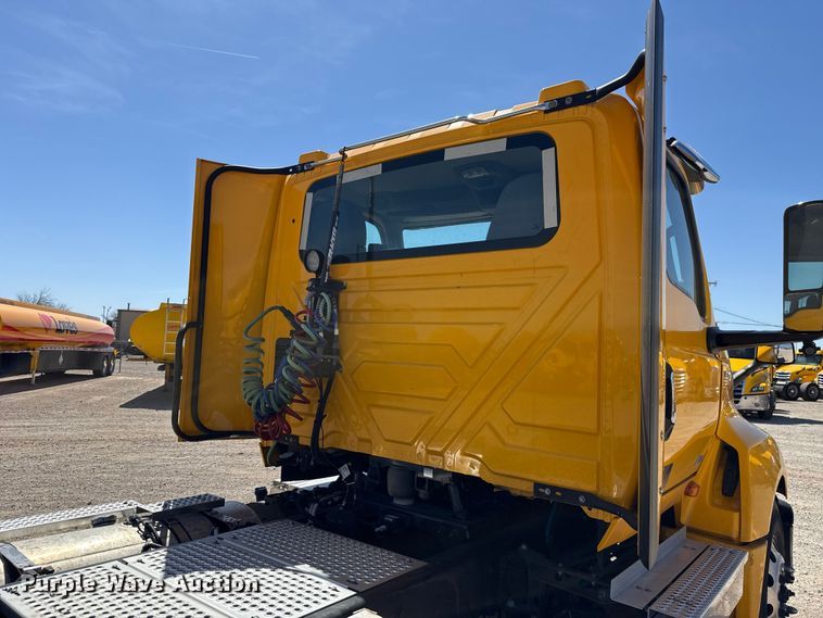 image for item DR1035 2021 International LT625 semi truck