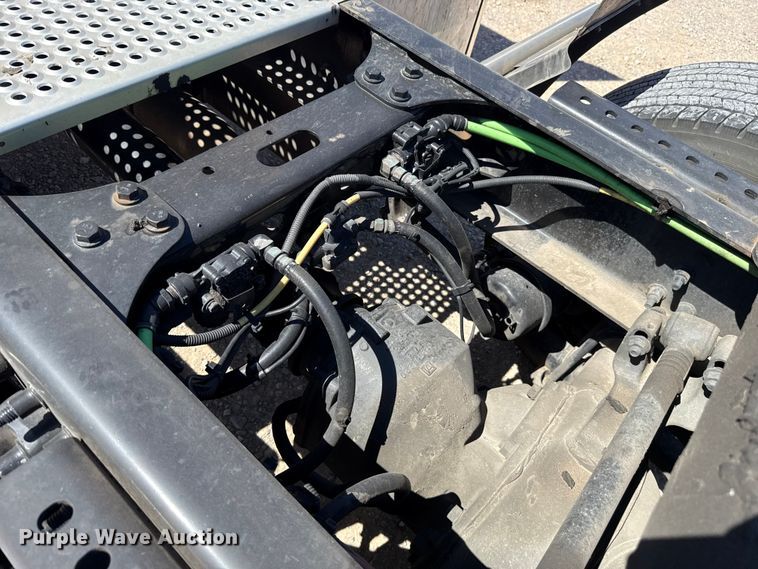 image for item DR1035 2021 International LT625 semi truck