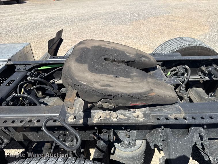 image for item DR1035 2021 International LT625 semi truck