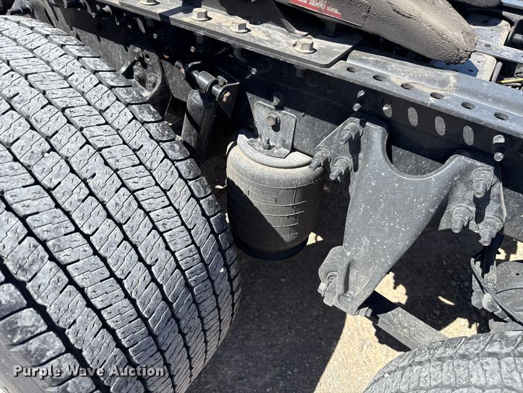 image for item DR1035 2021 International LT625 semi truck