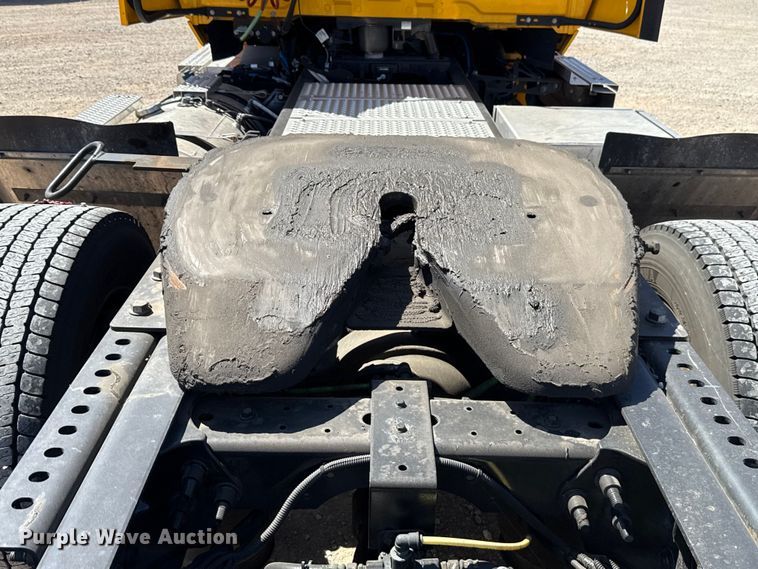 image for item DR1035 2021 International LT625 semi truck