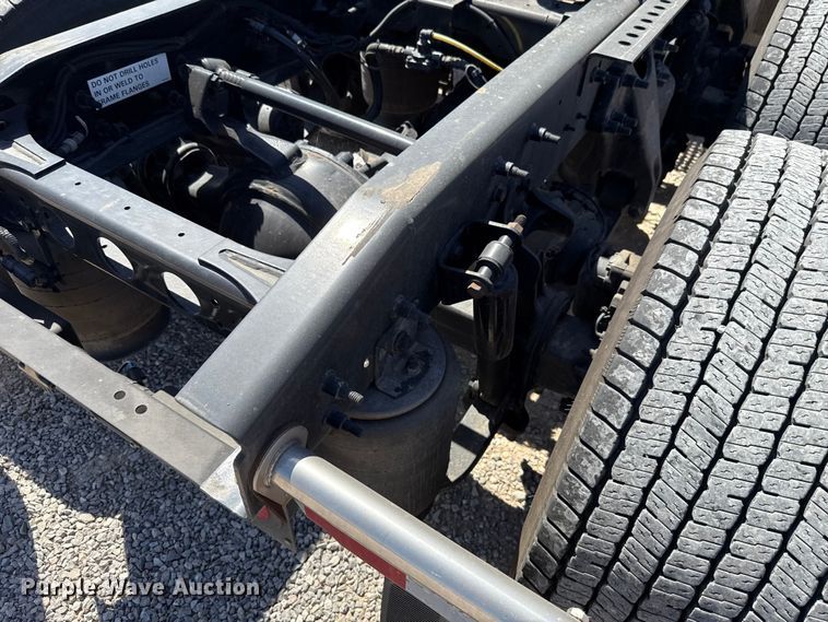 image for item DR1035 2021 International LT625 semi truck