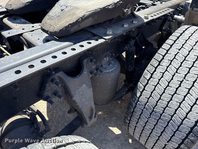 image for item DR1035 2021 International LT625 semi truck