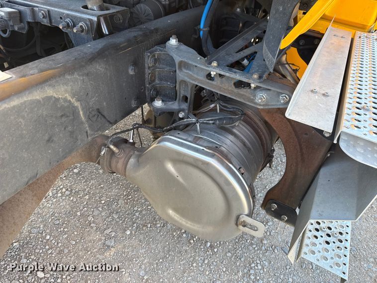 image for item DR1035 2021 International LT625 semi truck