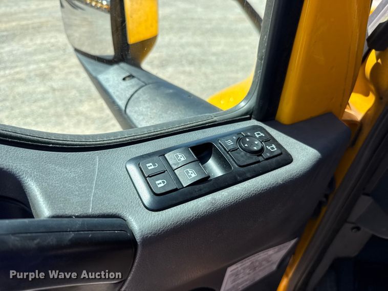 image for item DR1035 2021 International LT625 semi truck